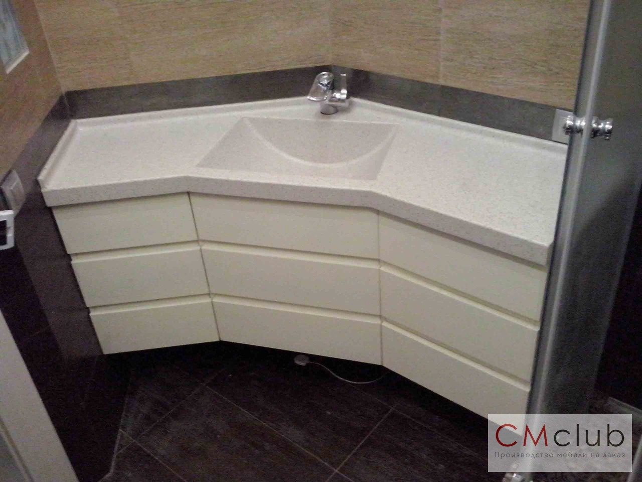 угловая раковина в ванную со столешницей и тумбой